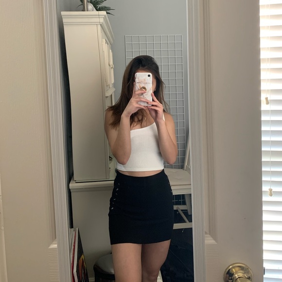 Black mini skirt - Picture 2 of 2